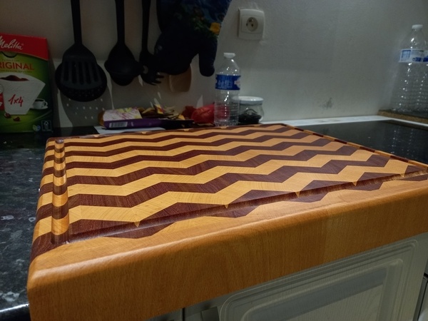 Planche à découper en chevron