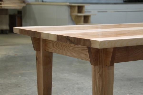 Table en pieds queue de billard