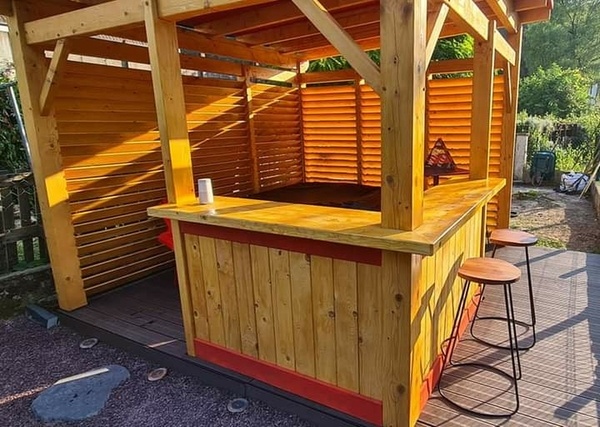 Abri pour spa avec coin bar