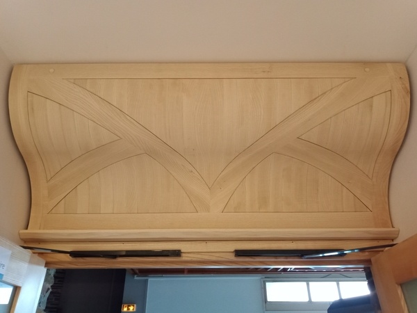 Cache tuyaux cintré