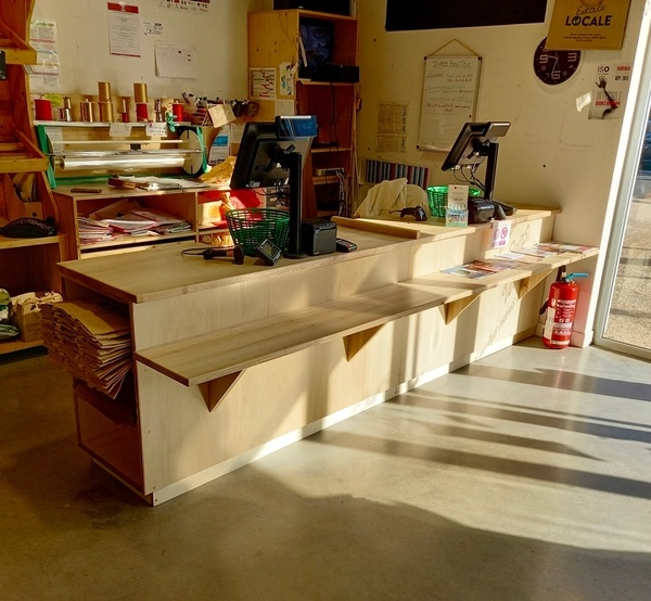 Meuble caisse. Frêne et CP Peuplier.