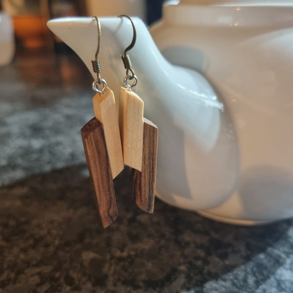 Boucles d'oreilles en frêne et en noyer