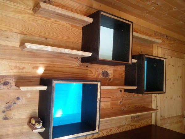 Une petite étagère murale