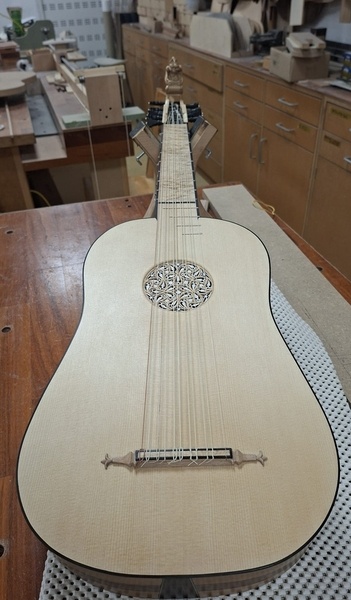 Mon premier instrument de musique: une vihuela de mano