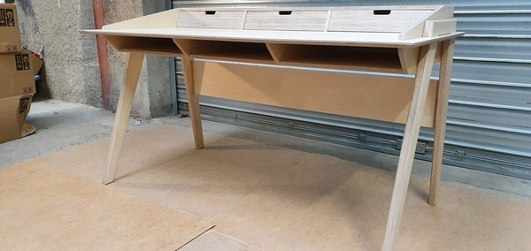 Bureau en panneau de bouleau