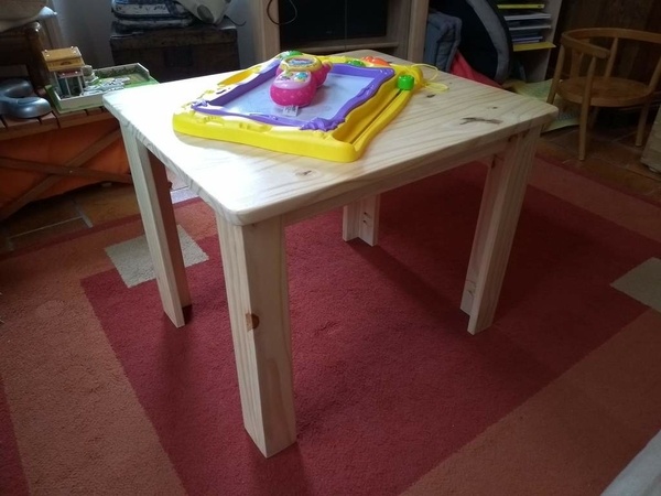 Table pour enfants et de salon