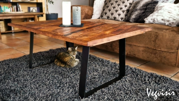 Table basse de style industriel