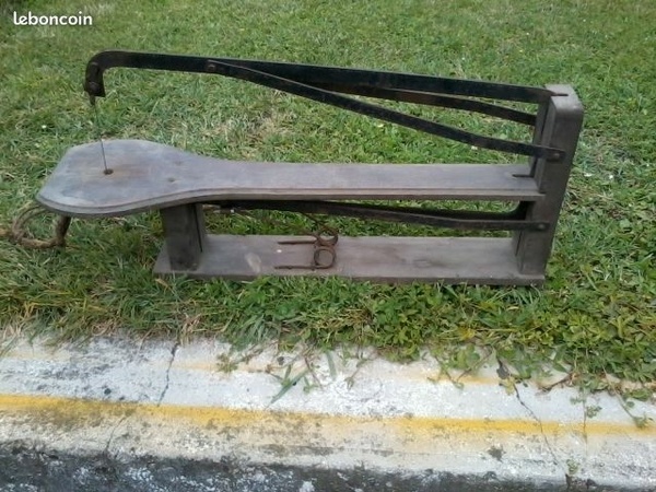 Scie a chantourner à main