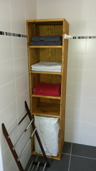 Meuble à étagères de salle de bain