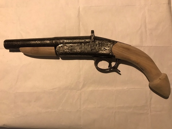 Le déf: Une crosse pour pistolet de duel