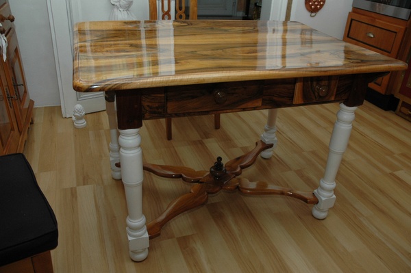 Table alsacienne en noyer...du jardin