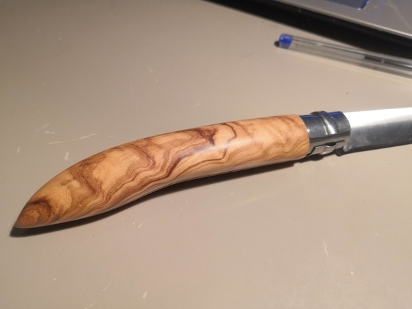 Opinel en olivier