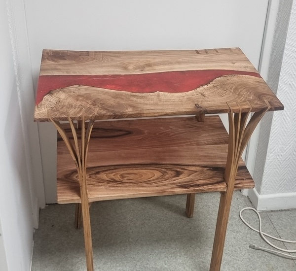 Table pour la cafetière de mon bureau