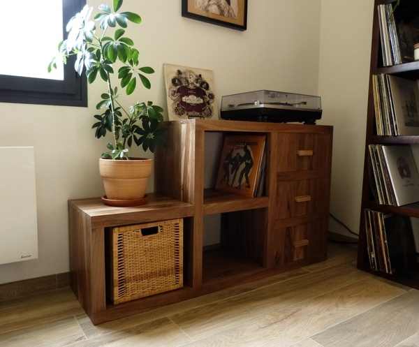 Meuble bas en Noyer pour la platine