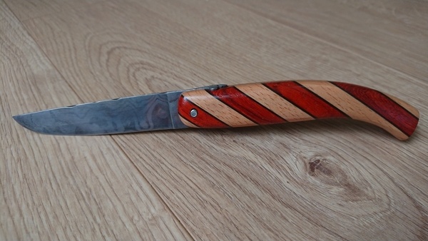 Couteau façon poisson clown