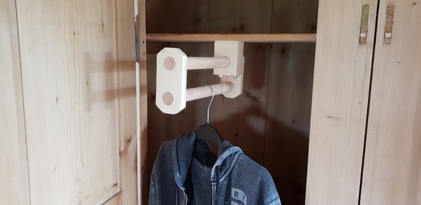 Tringle extensible en bois