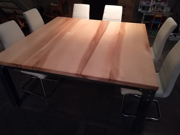 Table carré en Frêne