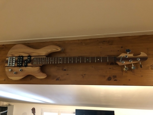 Une seconde Basse Electrique