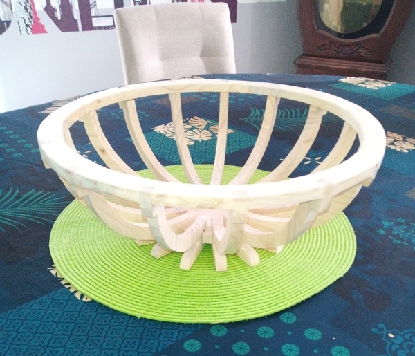 Corbeille en bois chantourné