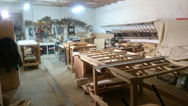 Une ancienne écurie transformée en foret de copeaux