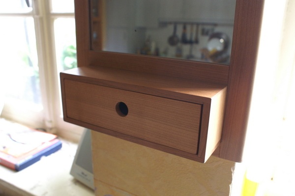 Petite coiffeuse murale