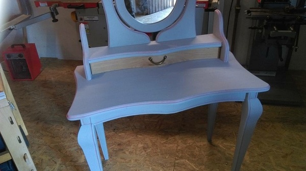 Une coiffeuse en Chêne .