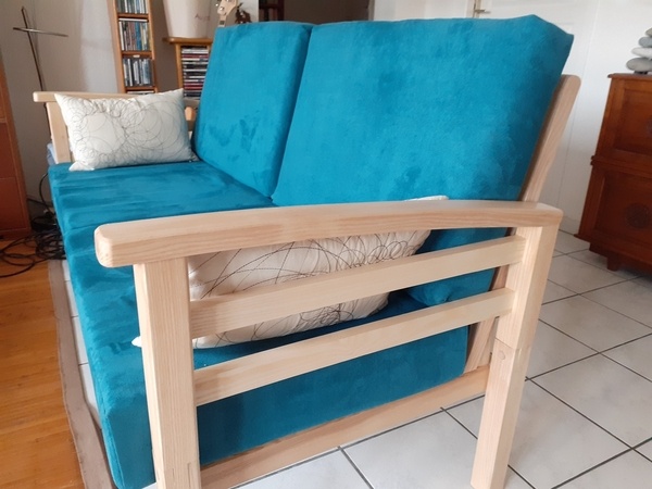 Canapé avec accoudoirs rabattables