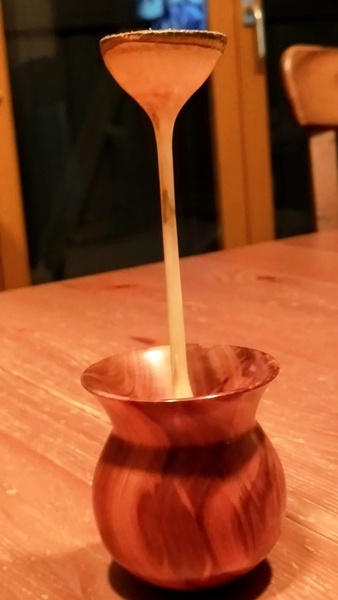 Une jolie fleure dans une peau d'Vache