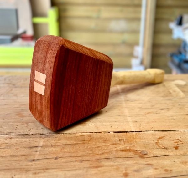 Un maillet à la manière de 1970