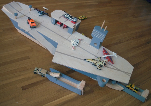 Marre des garages, voici un porte avions!!!