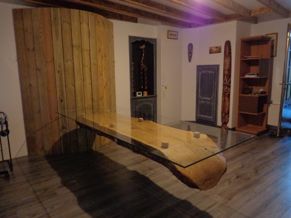 Table en porte a faux