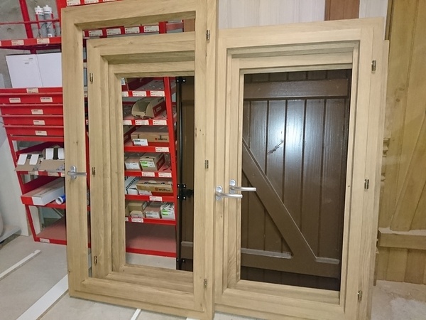 Fabrication de fenêtres en chêne