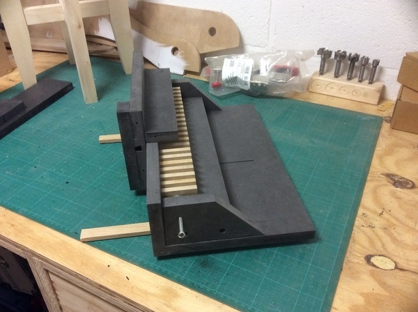 Gabarit pour queues droites à la scie sur table