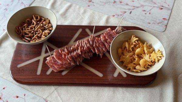 Planche de présentation en padouk et résine époxy