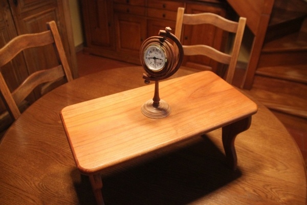 Assise merisier 250 x 500 ep 15 + Une petite pendule globe de bureau de ma réalisation