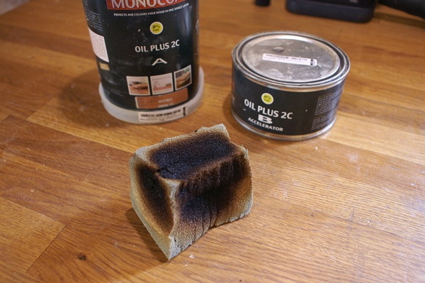 Auto-combustion d'une éponge avec le Rubio