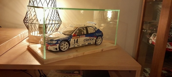 Socle vitrine pour miniature 1:12ème