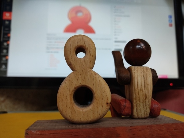 Les aventures d'un p'tit bonhomme de bois et d'un 8