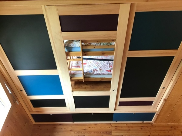 Armoire à portes coulissantes