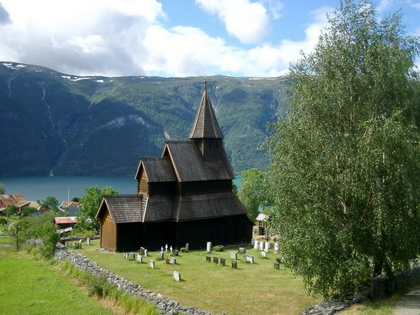 Stavkirke ou "Eglise en boit debout"