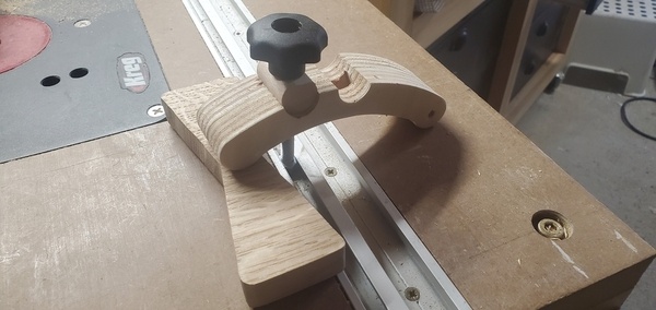 Bride de serrage ou hold down clamp