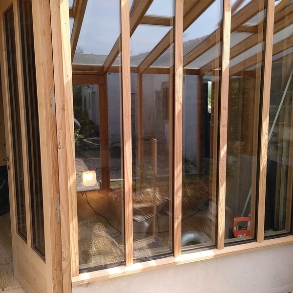 Châssis fixe et porte vitrée