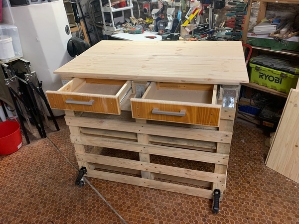 Etabli très solide en palettes