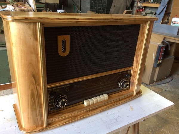 Habillage d'un ancien poste de radio