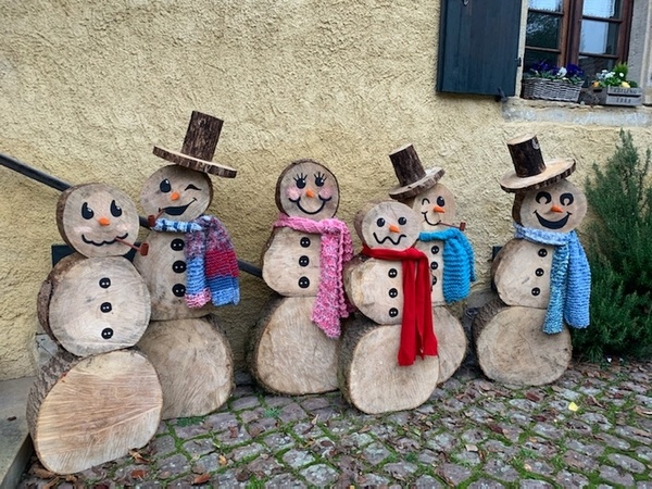 Une famille de bonhommes de bois
