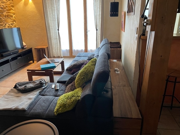 Agencement à l'arrière de canapés modulables