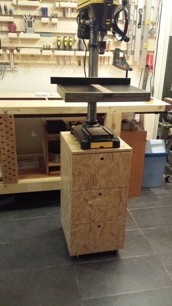 Petit meuble pour perceuse à colonne