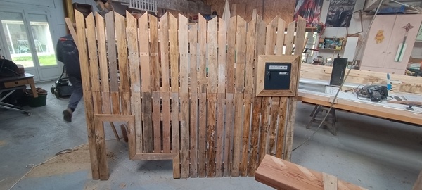 Clôture en bois de palettes