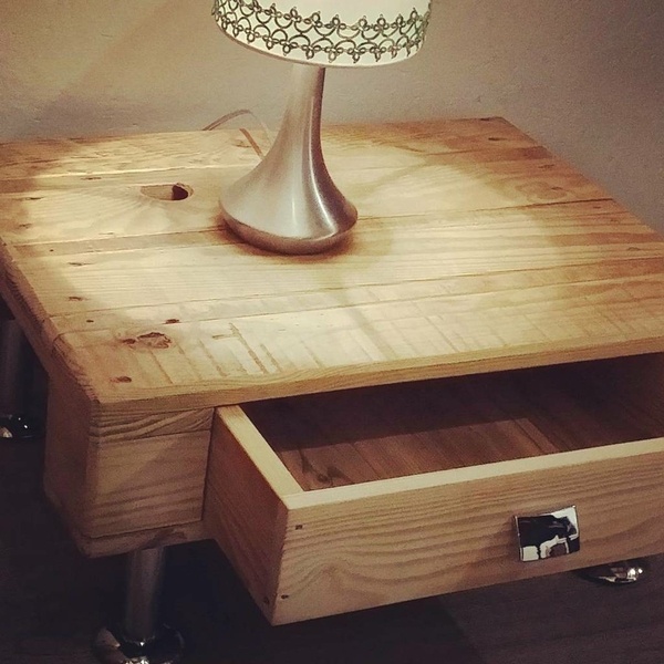 Table de nuit en palette