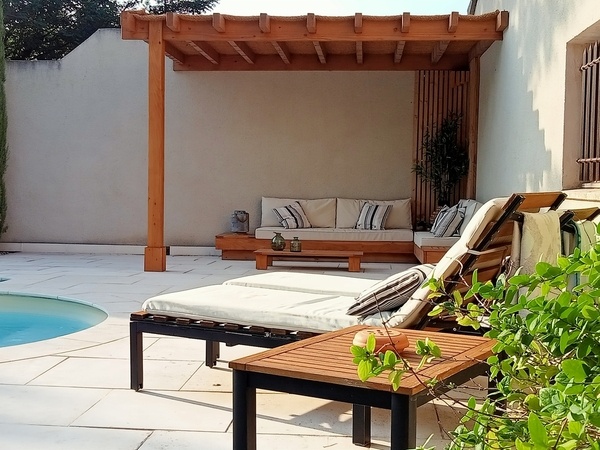 Pergola coin piscine